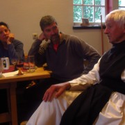 Schönes Tagesausklang: Pater Stephan gesellt sich zu uns.