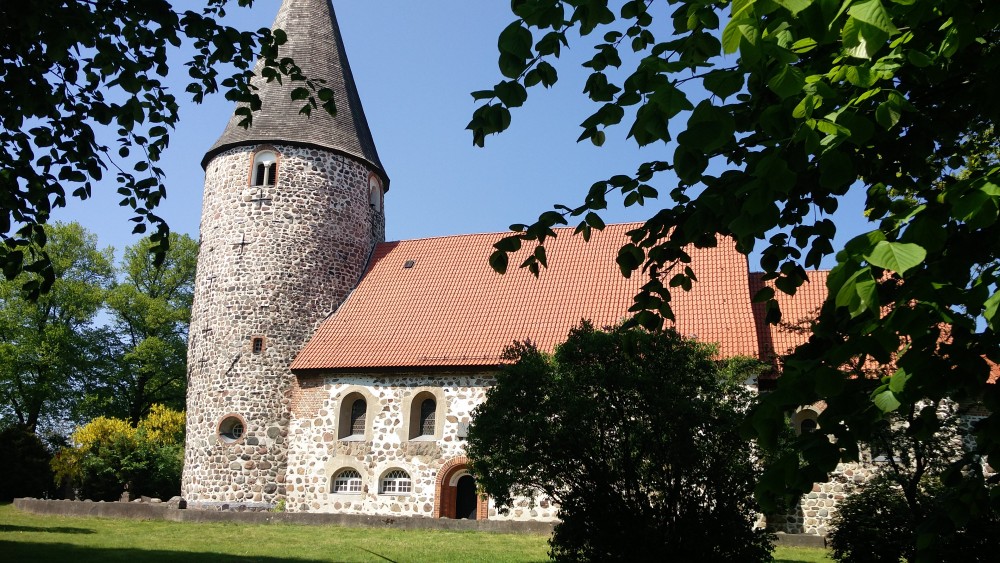 Feldsteinkirche Ratekau (1156)