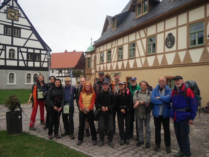 Teilnehmer der Mitgliederwanderung 2018 im Ensemble der Saigerhütte Olbernhau