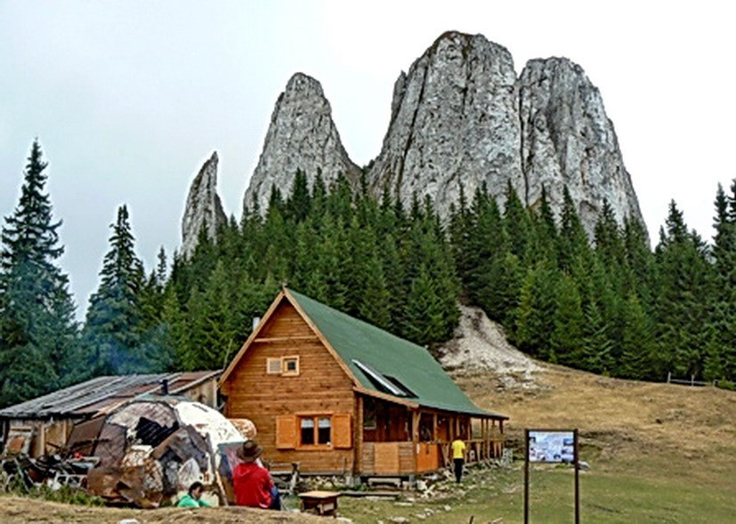 Piatra Singuratica mit Hütte