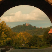 Nur einen Steinwurf entfernt, die Burg Hanstein