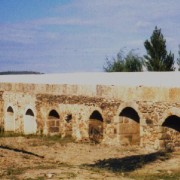 Mittelalterliche Brücke über den Rio Calor