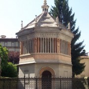 Das Baptisterium in Bergamo