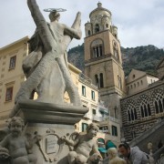 Amalfi: Andreasbrunnen und Dom
