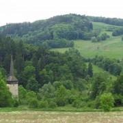 Zurückblickend ist Chrosnica bereits verschwunden, nur der Kirchturm lugt noch heraus.