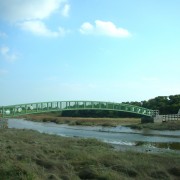Die grüne Brücke über den Afon Alaw